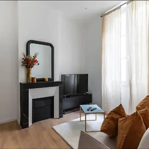 https://hsh-daumesnil-gare-de-lyon-magnifique-appartement-4p.fr-paris.fr